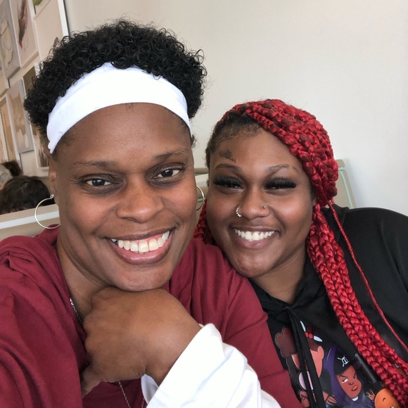 Meet your Posher, Tara - Picture 2 of 3